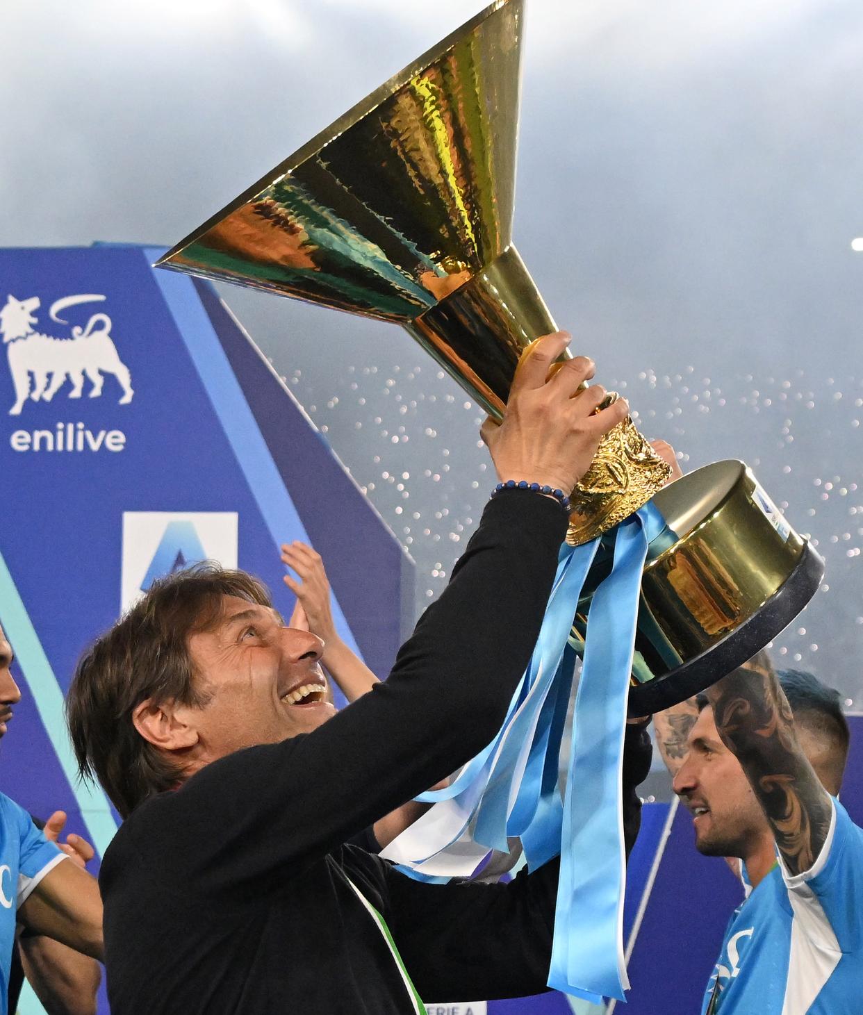 问鼎娱乐转会期那不勒斯备战意甲，队长鼓劲细节曝光，话题不断，阵容厚度经受考验的简单介绍