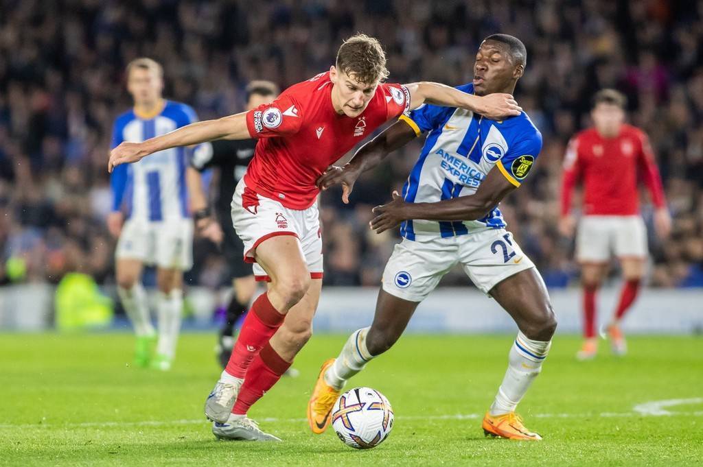 中国官网关于今晚英超传出新动向，托特纳姆更衣室发声，管理层表态——气氛紧张，年轻球员得到机会的信息