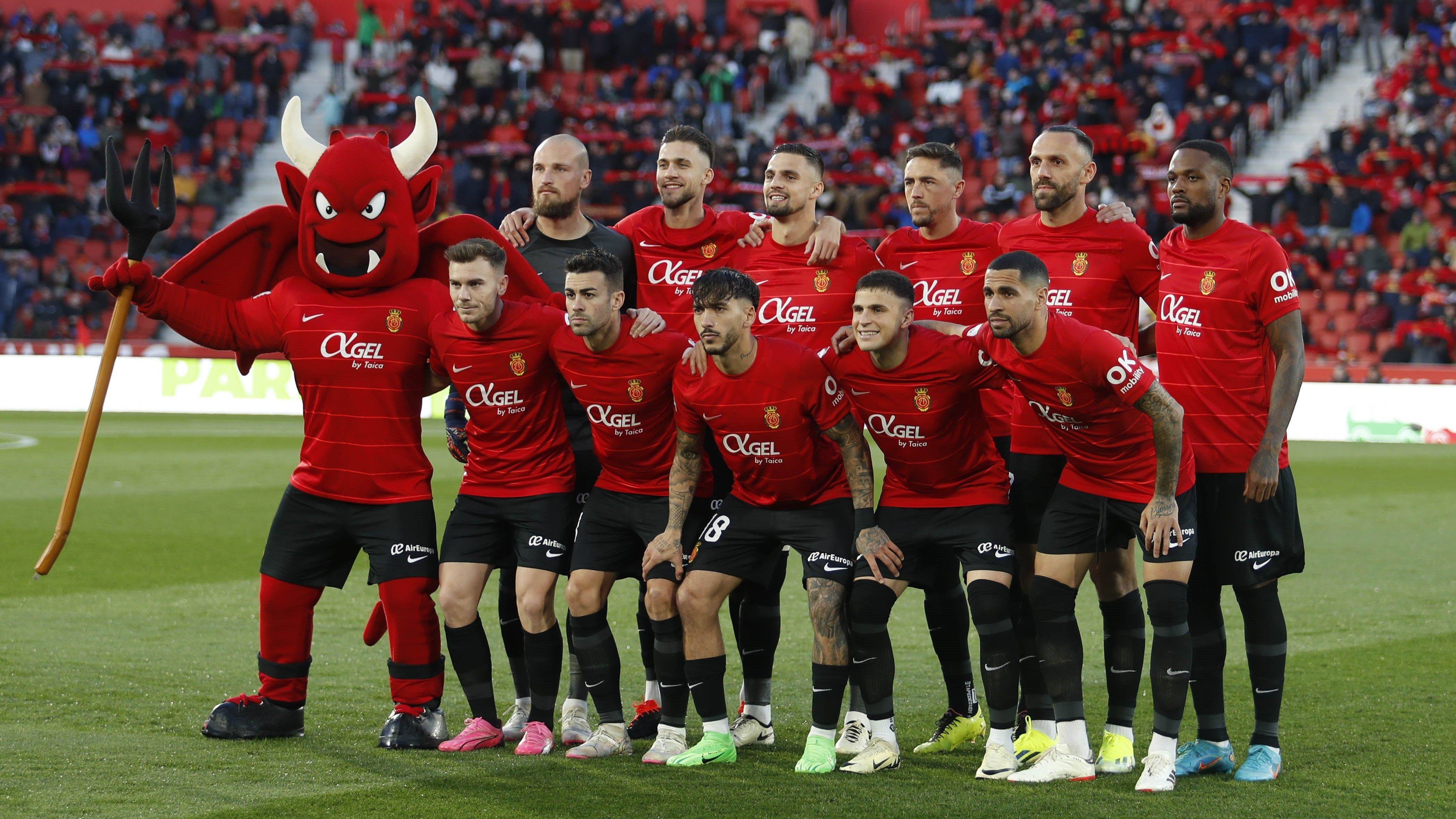 中国官网国王杯倒计时，门兴格拉德巴赫转会期更衣室发声，细节引发关注，压力陡增，临场指挥获称赞的简单介绍