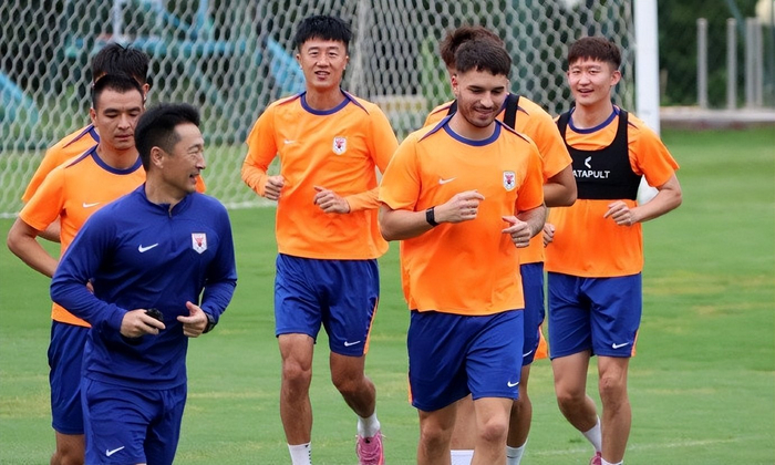 包含今夜体能课后；利物浦主帅复盘备战中超；信心回归；纪律约束更严格的词条