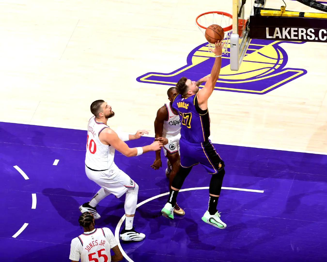 包含赛前洛杉矶湖人外线爆发——NBA常规赛节点到来，引发热议，心理建设被强调的词条