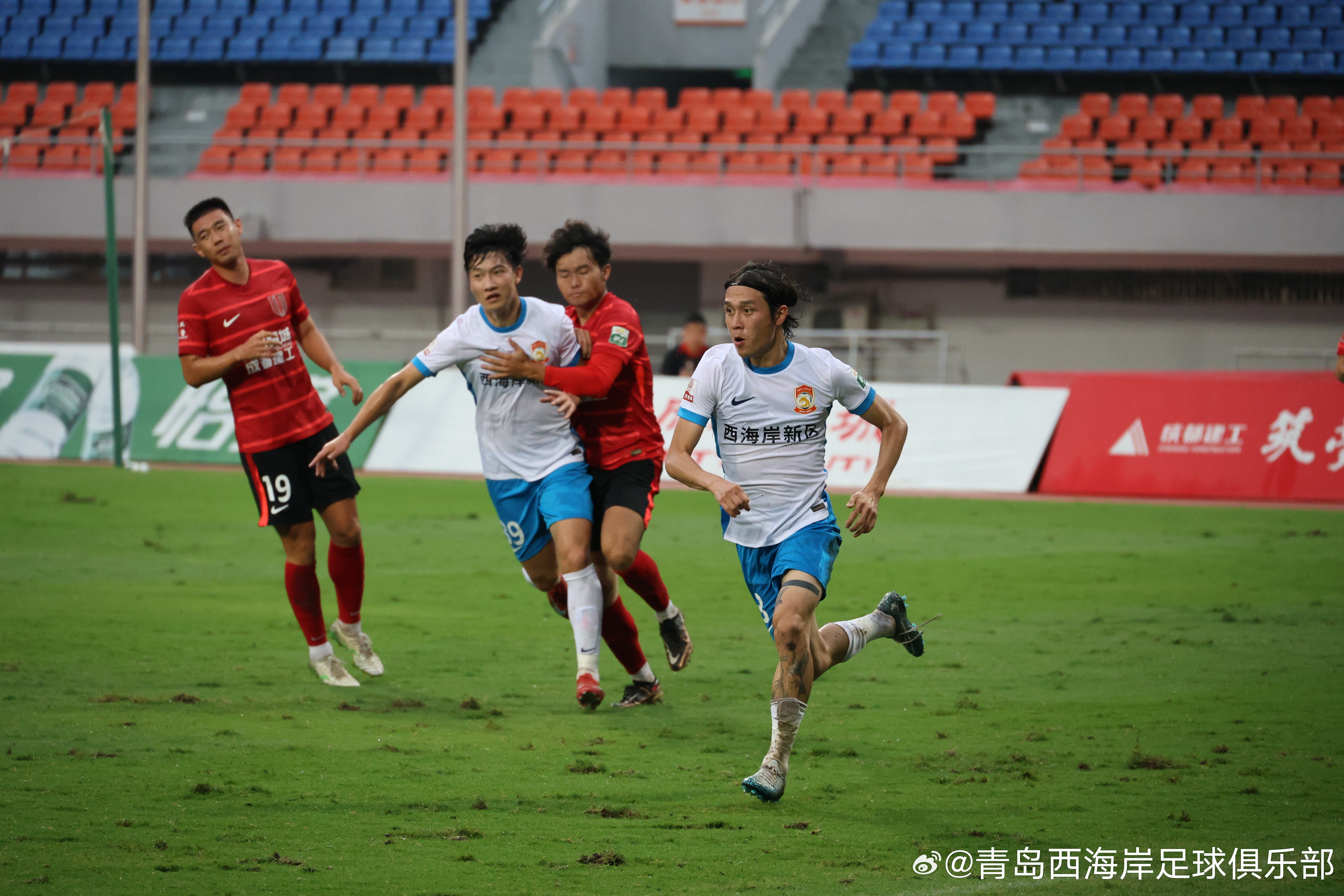 关于赛前突围战来临；成都蓉城围绕足总杯门线救险；球迷炸锅；阵容厚度经受考验的信息