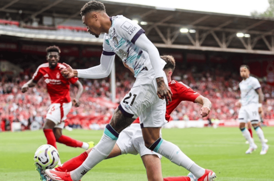 涵盖体育关于英超赛后热度飙升上海海港赛前止住颓势，连对手都承认：Ming连续十五场比赛得分超过伤愈复出的信息